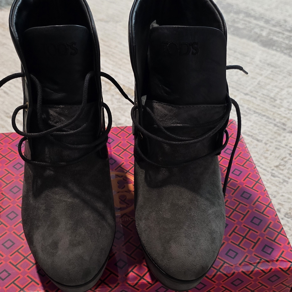 Tod's Women's Charcoal Lace Up Boots